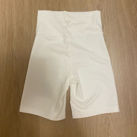 TnaBUTTER Atmosphere high rise 9” short - Picture 5 of 5